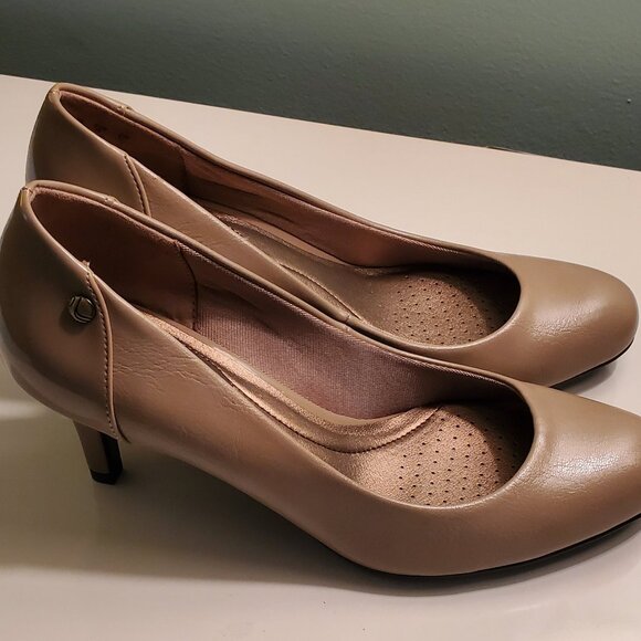 Life Stride Lively Taupe Dress Pumps Size 8M - Picture 1 of 6